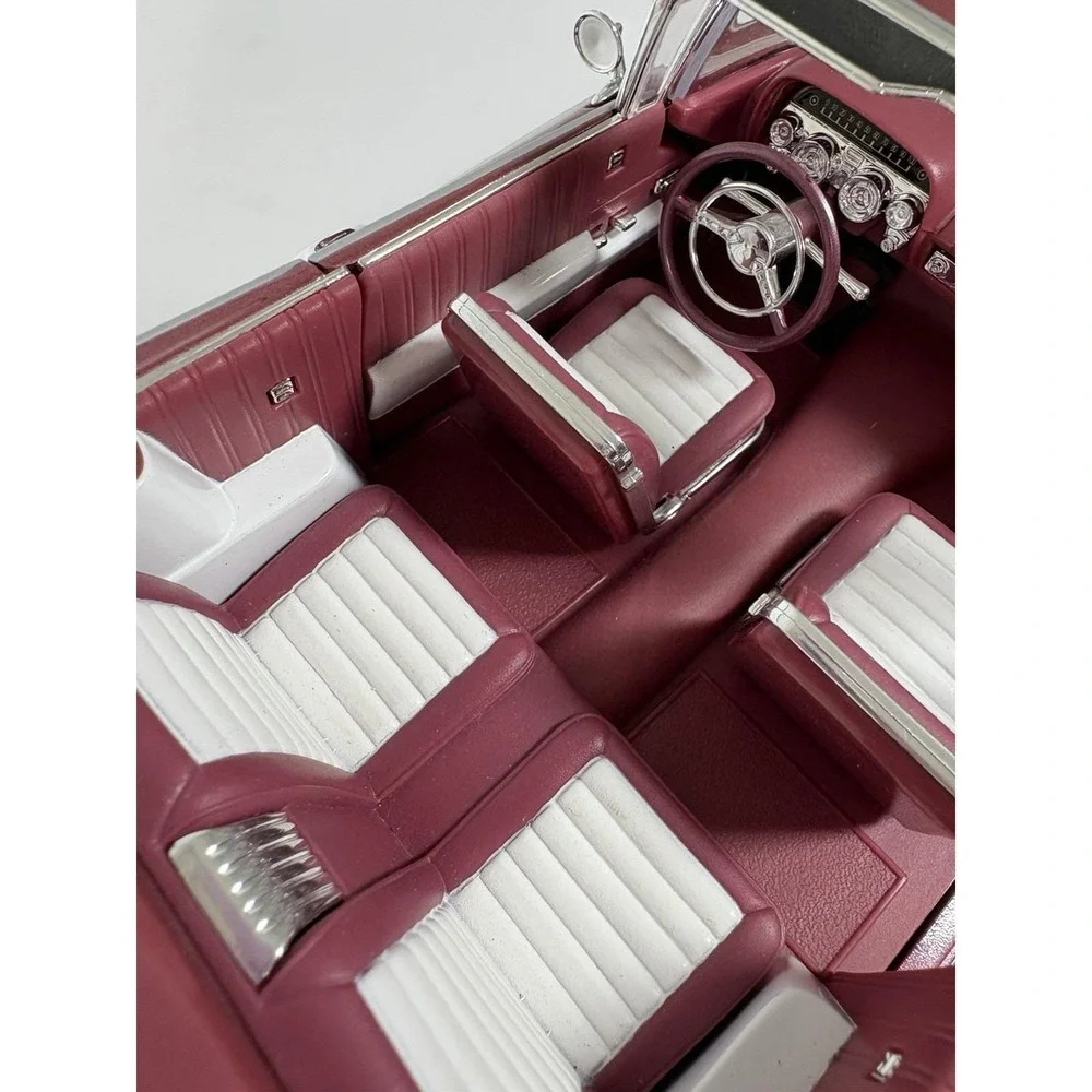 Road Signature 1959 Buick Electra 225 Convertible 1:18 Lavender Diecast Car RARE